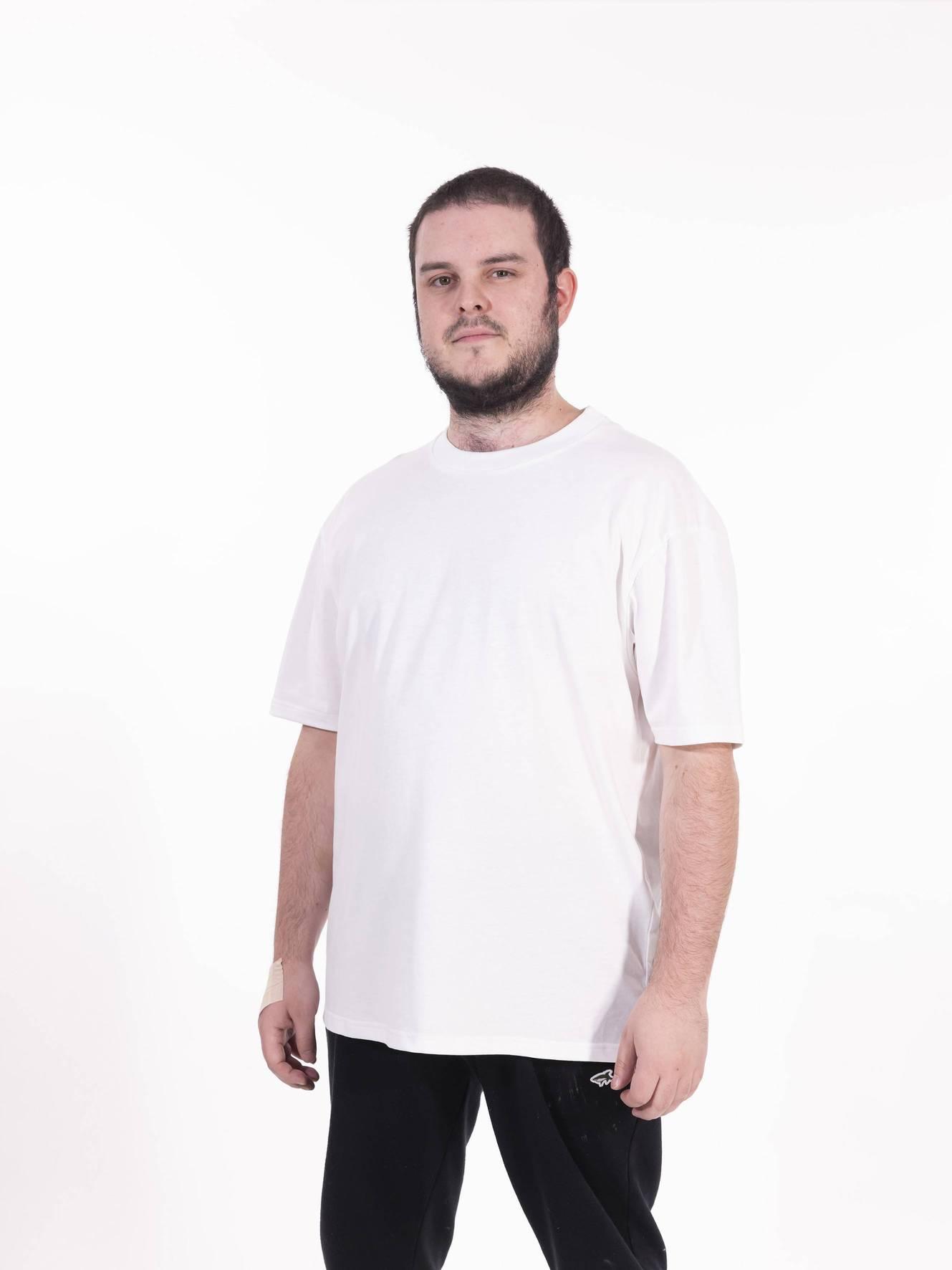 ITHAC_2024-10-14_Daya-126Media__a9907 compréssé redim T-shirt personnalisable Made in France, fabriqué en coton biologique durable dans des ateliers adaptés. Idéal pour entreprises, associations, et marques blanches recherchant des vêtements écoresponsables de haute qualité.