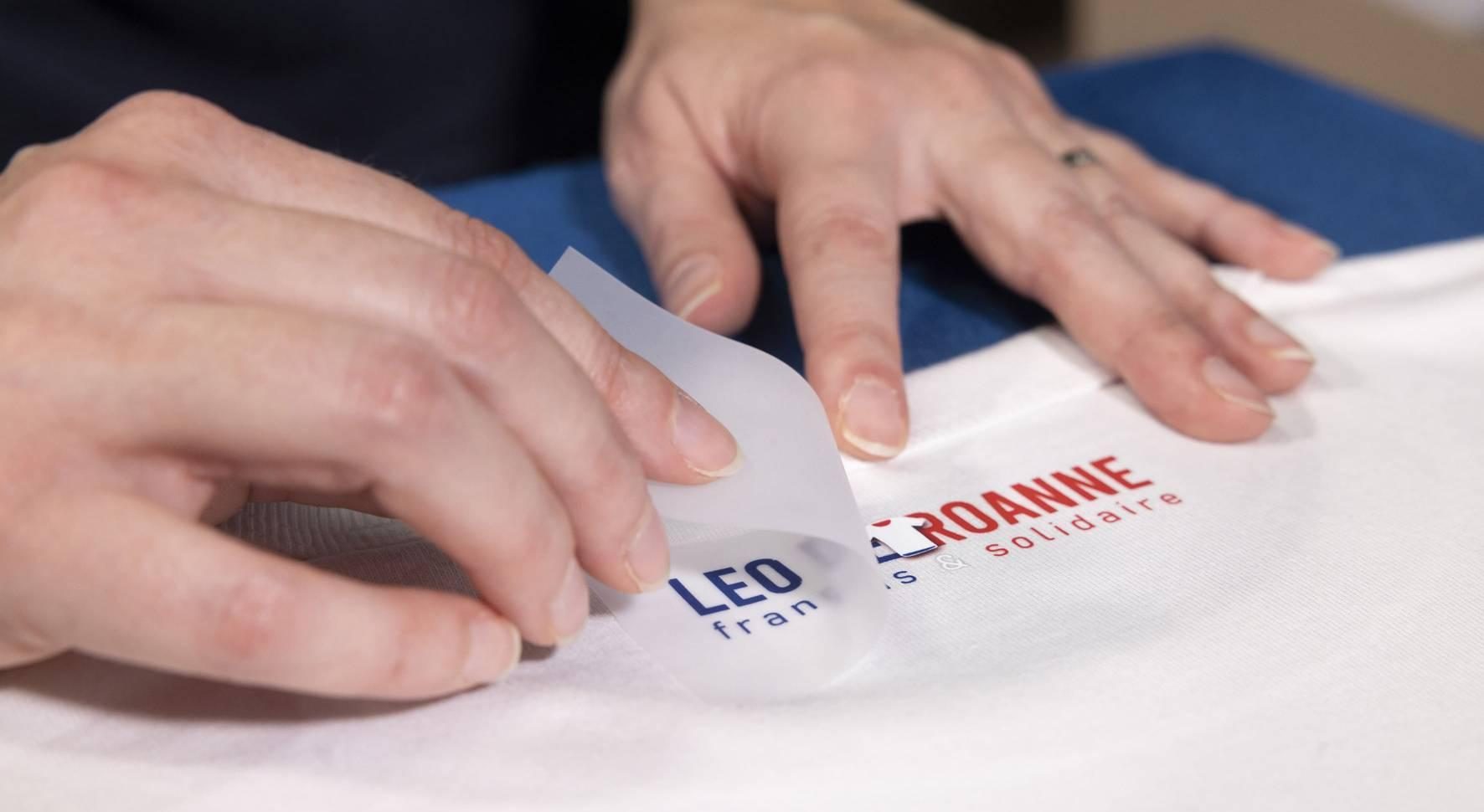Vêtements personnalisables Made in France, fabriqués dans des ateliers adaptés, en matières durables et de haute qualité. Découvrez notre gamme de t-shirts, polos, sweats, et tote bags écoresponsables, conçus pour entreprises, associations, et marques blanches.